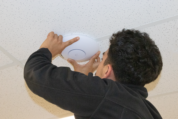 Ubiquiti Installer and Network Support Provider Installing an Access Point
